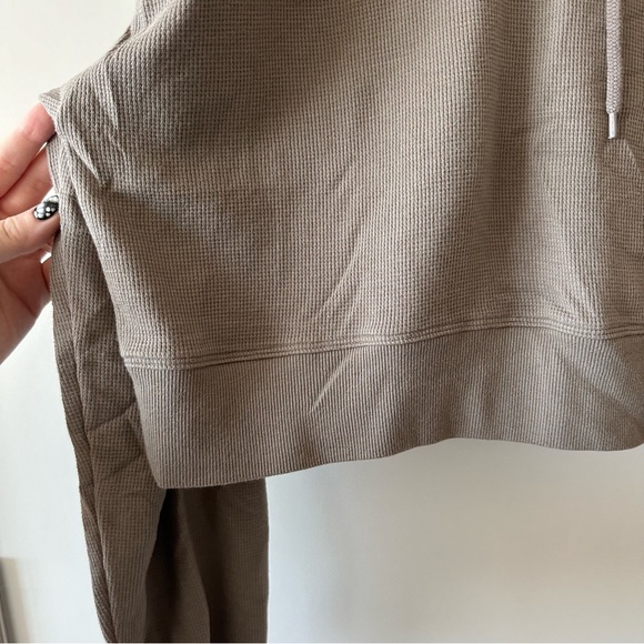 Sunday Best / Aritzia • Taupe Brown Baby Waffle Relaxed Cropped Hoodie - Picture 4 of 8